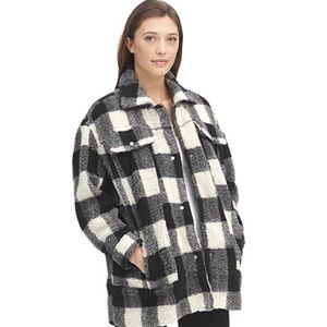 Levi's Women's Oversized Long Sherpa Trucker Jacket: large